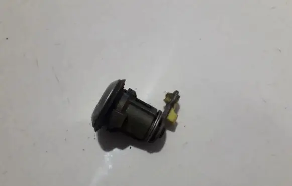 Renault Twingo I Front door lock (next to the handle) 