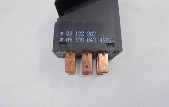 Opel Astra G Hazard light switch 09132302