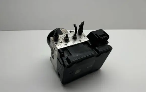 Mercedes-Benz C W204 ABS Pump A2045455132 A2044312112