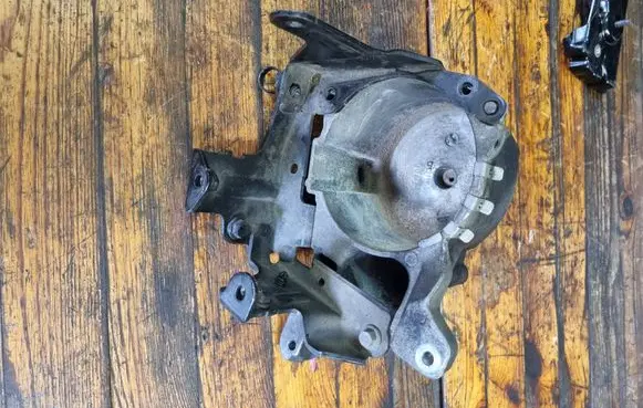 Ford Focus Fuel filter housing AV6Q9A072AB