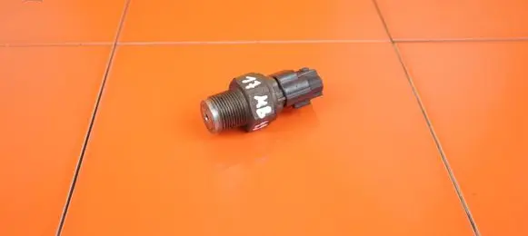 Nissan Navara D40 Fuel pressure sensor YD25