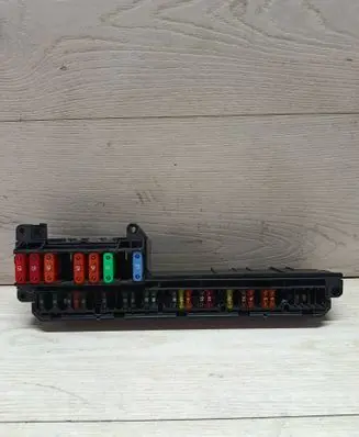 BMW 5 E60 E61 Fuse module 6957330