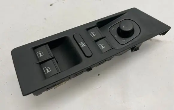 Volkswagen PASSAT B7 Electric window control switch 3AC868348D