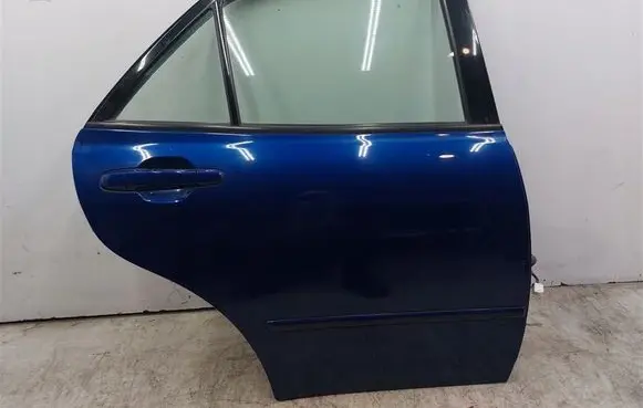 Lexus IS 200-300 Rear door 