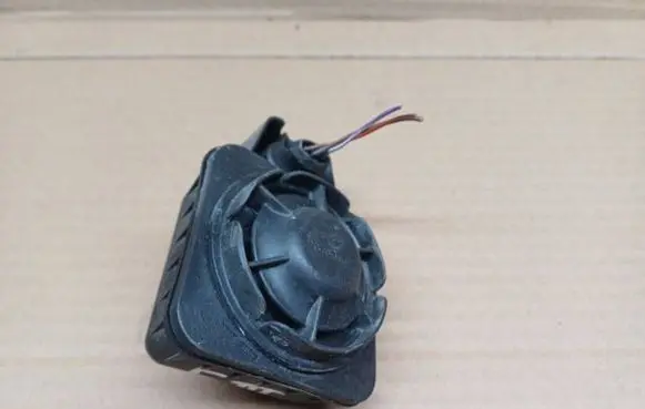 Skoda Fabia Mk3 (NJ) Alarm system siren 5Q0951605A 28523571