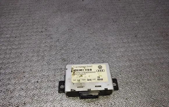 Audi A8 S8 D2 4D Alarm control unit/module 4D0951173B