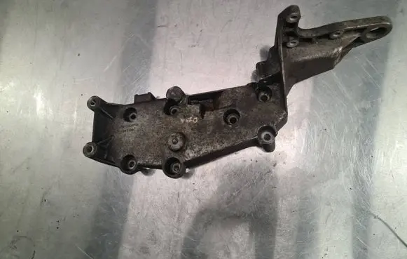 Volvo S60 Engine mounting bracket 9497106