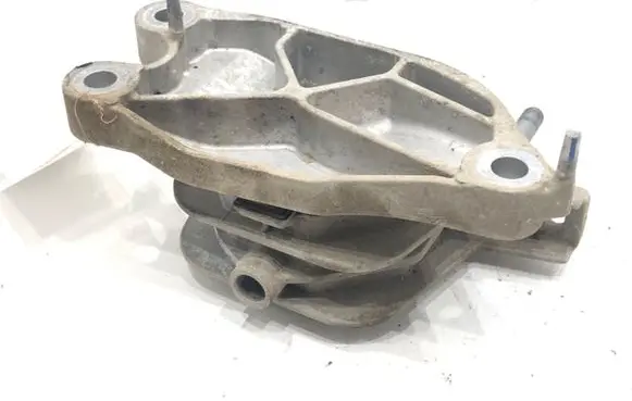 Peugeot 208 II Engine mount vacuum valve 