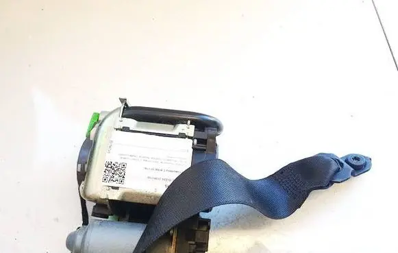 Mercedes-Benz C AMG W204 Front seatbelt 607555100D 610099700D