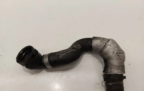 Engine coolant pipe/hose
