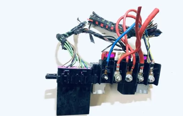 Volkswagen Golf IV Fuse box set 8l0941822 5705000110