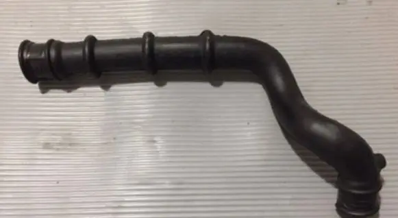 Mercedes-Benz W123 Breather hose/pipe 1020941582
