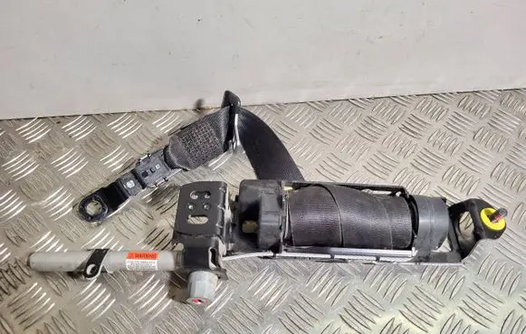Volvo V50 Front seatbelt 8639692