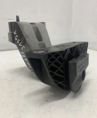 Dacia Sandero Engine mount bracket 112703624R