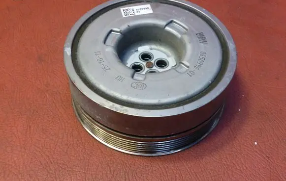 BMW 1 F20 F21 Crankshaft pulley 8650996