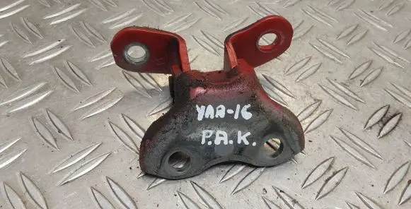 Toyota Yaris Front door lower hinge 