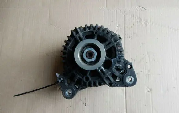 Volkswagen Golf V Generator/alternator 03C903023B 40114