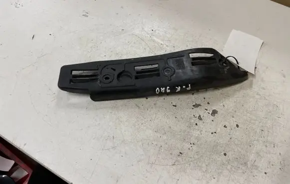 Skoda Superb B5 (3U) Front bumper mounting bracket 8U0807183