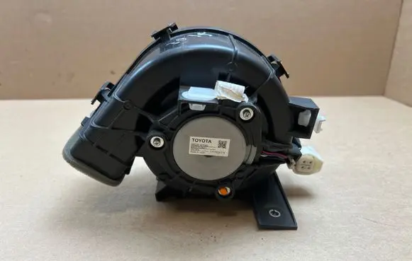 Toyota C-HR I Hybrid/electric vehicle battery fan G923047080