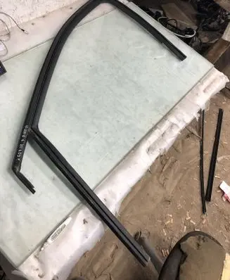 Seat Arona Rubber seal front door window/glass 6F9837431