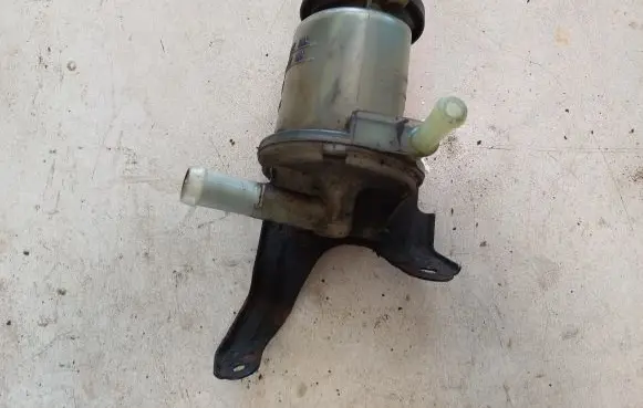 Toyota Avensis T250 Power steering fluid tank/reservoir