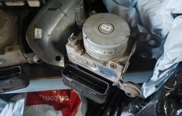 Ford Mondeo MK V ABS Pump EG9C-2C405-EG