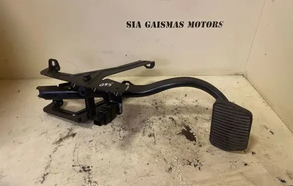 Volvo S60 Brake pedal 