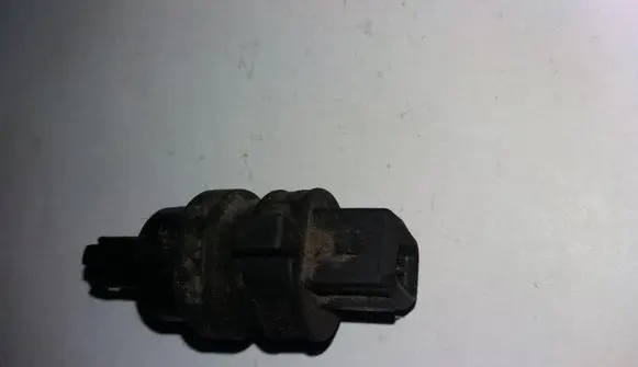 Volkswagen Polo III 6N 6N2 6NF Coolant temperature sensor 028905081