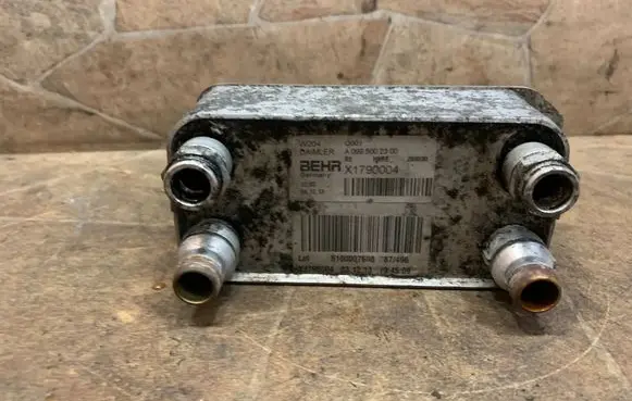 Mercedes-Benz C W204 Gearbox / Transmission oil cooler A0995002300