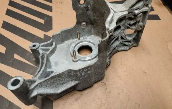 Jeep Cherokee III KJ Engine mounting bracket 905129361