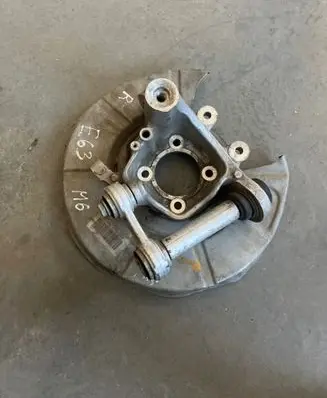 Rear wheel hub spindle/knuckle