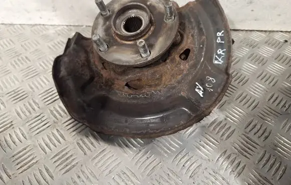 Toyota Avensis T270 Front wheel hub 4355002020 8954302061