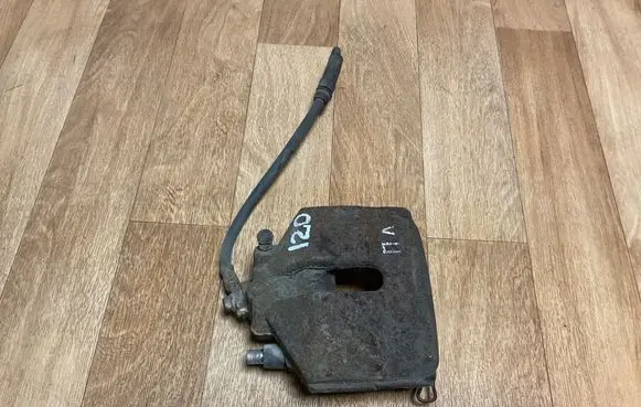 Volkswagen PASSAT B6 Front brake caliper 11810252012