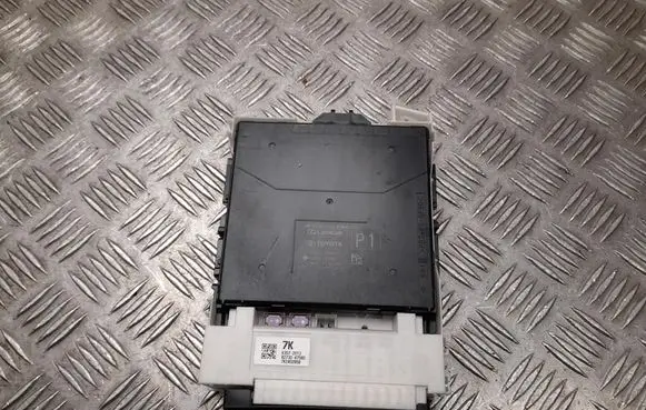 Toyota Prius (XV60) Fuse box set 8273047580