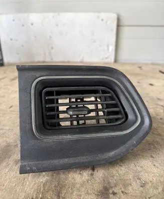Nissan NV400 Dashboard air vent grill cover trim 687505442R