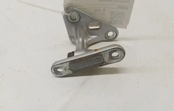 Mercedes-Benz E W211 Front door lower hinge ISE0606