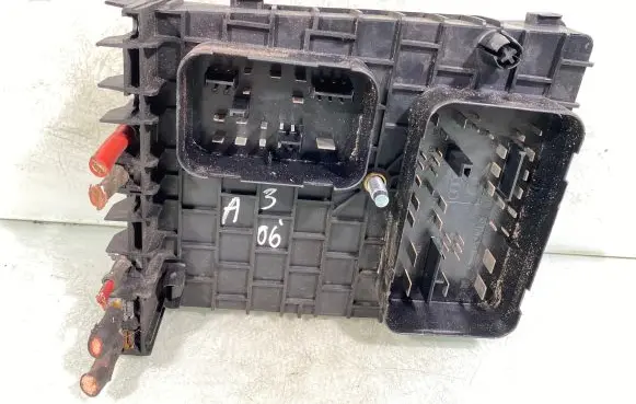 Audi A3 S3 8P Fuse module 1k0937124p 014189861