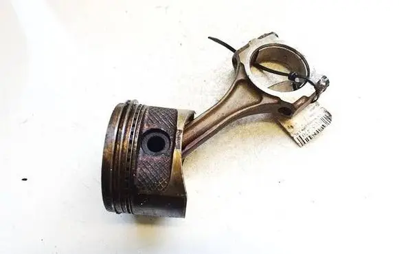 Toyota Avensis T220 Piston with connecting rod