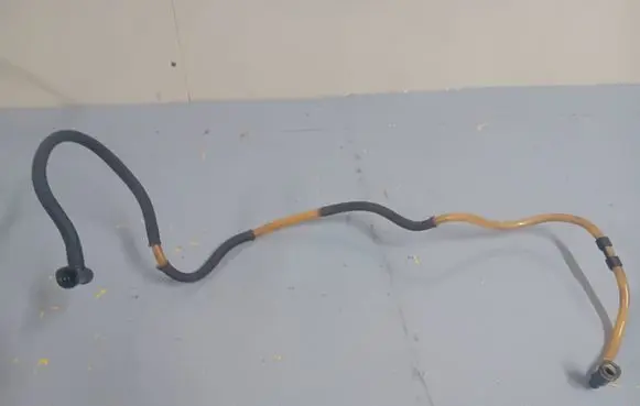 Nissan Note (E11) Fuel line/pipe/hose 