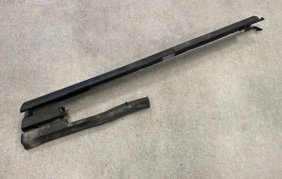 Volkswagen Touareg I Front driver seat rail trim 7L0881479
