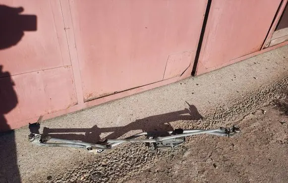 Opel Zafira A Front wiper linkage and motor 24450195 2261C