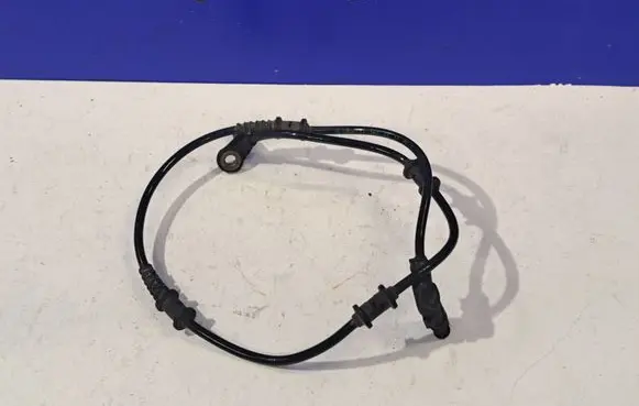 Mercedes-Benz R W251 ABS brake wheel speed sensor A2515400817