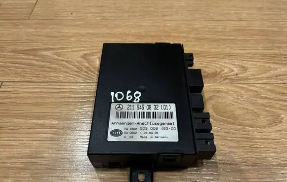 Mercedes-Benz E W211 Tow bar trailer control unit/module 2115450832 5DS00849300