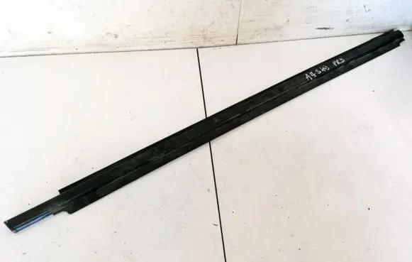 Chrysler Town u0026 Country IV Front door glass trim molding 