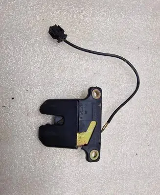 Audi A8 S8 D2 4D Tailgate/trunk/boot lock/catch/latch 4A5827505H