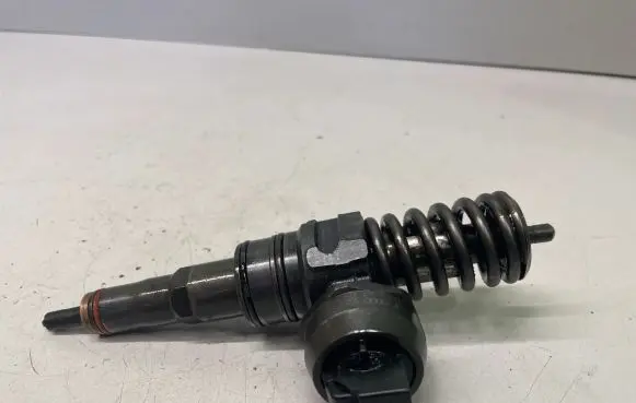 Audi A4 S4 B7 8E 8H Fuel injector 038130073AG