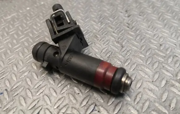 Mercedes-Benz S W220 Fuel injector 1370780049