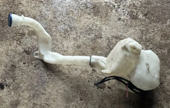 Peugeot 207 Lamp washer fluid tank 9648337580