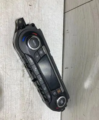 Ford C-MAX II Climate control unit AM5T18C612BM WL7A21302