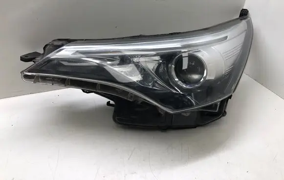Toyota Avensis T270 Headlight/headlamp